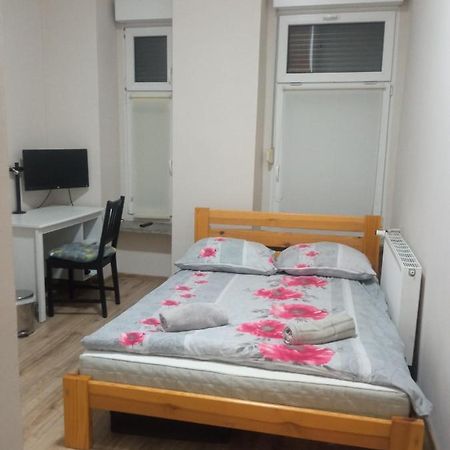 Ferienwohnung NightHost- Trzebnicka 84 Breslau Exterior foto