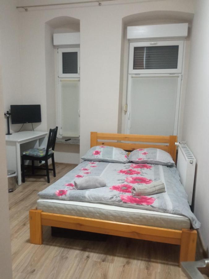 Ferienwohnung NightHost- Trzebnicka 84 Breslau Exterior foto